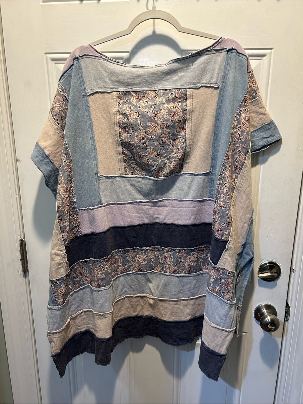 Oli & Hali Patchwork Floral Short-Sleeve Women's Top in Blue and Cream - Picture 4 of 5